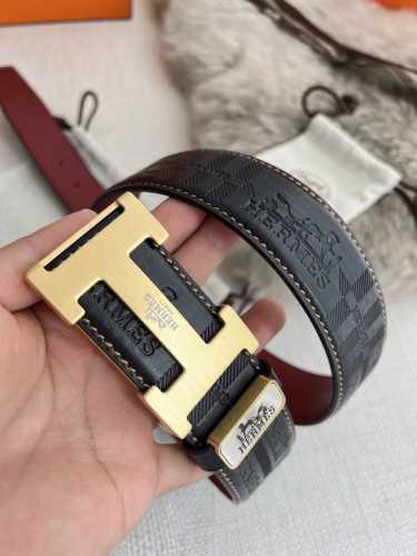 品名： 爱玛仕.Hermes腰带 皮带 原单 型号：挂扣，经典纯钢材质扣头，双面头层牛皮，图片实物拍摄 材料：双面头层牛皮，挂扣系列，纯钢材质扣头，钯镀电镀工艺