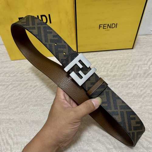 Fendi 芬迪 专柜同款 宽4.0Cm 双环正反用腰带 Ff按钉搭扣 咖啡色Cuoio Romano皮革材质 反面面料带有烟草黄和黑色Ff图案 四方金属饰面