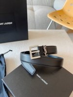 Saint Laurent 圣罗兰 女士腰带； 原版开模 为此凸显效果；产品每个细节都严格要求。进口小牛皮 配以Cassandre 标识腰带环。亮面金银五金可选