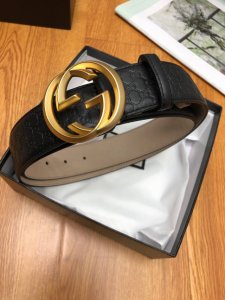 配送专柜全套礼盒包装。古驰：原单头层牛皮压G面，内衬头层牛皮树膏磨砂底，搭配原单扣,原产皮料定制，专柜宽度3.8