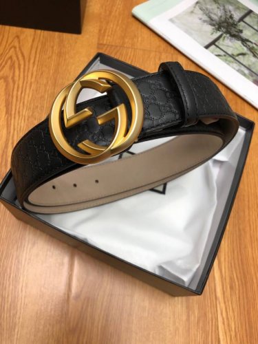 配送专柜全套礼盒包装。古驰：原单头层牛皮压G面，内衬头层牛皮树膏磨砂底，搭配原单扣,原产皮料定制，专柜宽度3.8