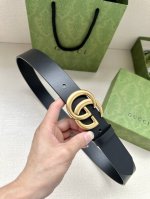 特 P170 宽度3.8Cm Gucci 纤细皮革腰带，配有品牌标志性双G带扣。无涂层不褪色 牛皮材质。 黑纯牛皮 钯 金 色 调配件 双G带扣