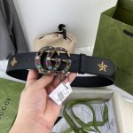 古奇，宽3.8Cm。最新原单意大利进口，Gucci复古标识出自80年代印花，搭配织纹背景，浮雕装饰金属搭扣，条条精美无瑕疵，原厂复刻，做工精细，搭配最新专柜方形