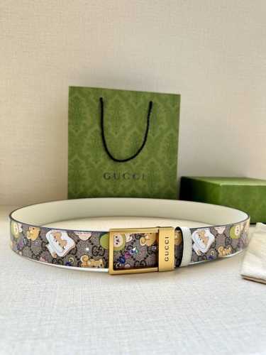 特 宽度3.8Cm Gucci Gg Marmont系列每一季都会推陈出新，为灵感源于70年代的标志性Gg配件注入宠物现代精髓。这款Gg Supreme帆布腰带