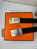 特 品牌：H新款进口3. 5自动扣头层小牛皮，手感细腻柔软。搭配纯钢自动精品钢扣，男士必备！宽度： 3.5Cm自动钢扣头层牛皮皮带