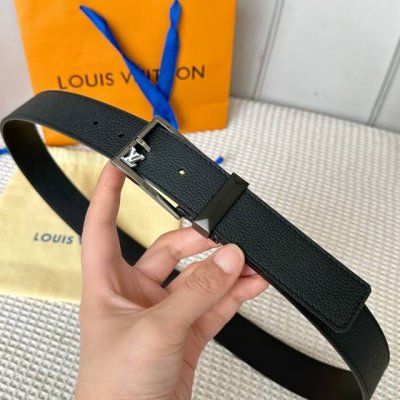 特 片裝1 寬度：35Mm 驢家Ss春夏新品腰帶系列 寬度3.5Cm 意大利原廠皮料 搭配精緻菱形介子 針扣設計五金 全方位精打細磨 精密度厚金電鍍 效果很贊的