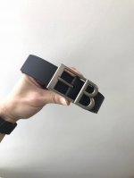 批 巴 .世家 Balenciga Fall-Winter 宽35Mm 黑色腰带采用复古美学设计意大利制造的原厂松折纹皮革，釆用会标斜角色针扣B造型 签名镀金金