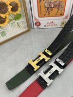 品名：Versace.范思哲 材质：原单牛皮腰带 百分百头层牛皮腰带保证真皮，24K纯钢扣，专柜原单品质、做工精细，时尚大牌，送人自用首选 包装： 请认准如图专