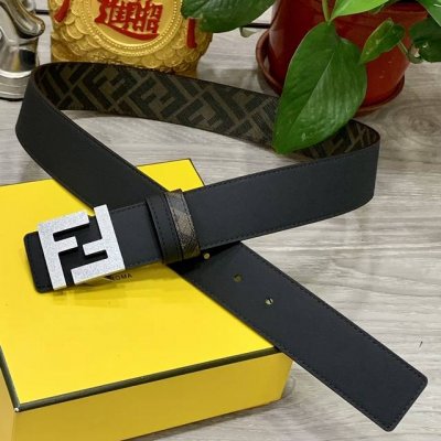 Fendi 芬迪 专柜同款 宽4.0Cm 双环正反用腰带 Ff按钉搭扣 双色Cuoio Romano皮革材质 反面面料带有烟草黄和黑色Ff图案 黑色珐琅金属饰面