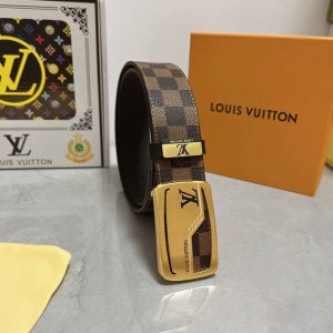 品名：Lv..路易..威登原单 材质：原单牛皮腰带 百分百头层牛皮腰带保证真皮，24K纯钢扣，专柜原单品质、做工精细，时尚大牌，送人自用首选 包装： 请认准如图