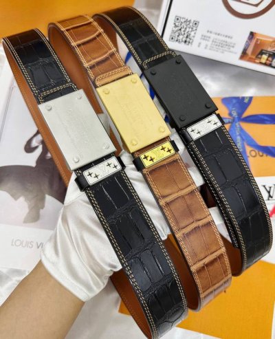皮带：Lv..路易..威登顶级复刻- 腰带：原单品质百分百进口原厂头层牛皮，保证真皮。喷漆烤漆-哑光雾面设计.真空电镀.永不掉色.24K纯钢扣鳄鱼皮纹路双面可用