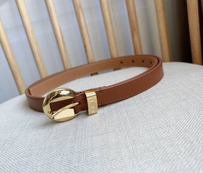 Loewe 罗意威 专柜最新同款腰带 选用光滑牛皮革窄款腰带 配有Anagram Pebble针扣 卓越的工艺 个性的造型 精美的材质 宽:2.0Cm