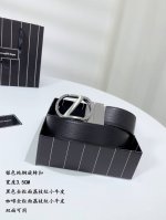 杰～尼亚 宽度3.5Cm 支持芯片防伪 。双面皮带，牛皮材质，配有钌金Gancini扣饰。风格现代，为日常造型增姿添彩。该皮带可调节，且能根据需要剪裁，达到修身