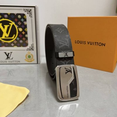 品名：Lv..路易..威登原单 材质：原单牛皮腰带 百分百头层牛皮腰带保证真皮，24K纯钢扣，专柜原单品质、做工精细，时尚大牌，送人自用首选 包装： 请认准如图