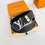 品名： Lv..路易..威登腰带皮带原单 型号：挂扣，经典纯钢材质镶钻挂扣，头层牛皮，图片实物拍摄 材料：头层牛皮，挂扣系列，纯钢材质扣头，钯镀电镀工艺永不掉色