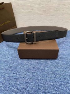 bv 新款男士压纹腰带 双面意大利小牛皮搭配复古针扣 两面可用 宽度35Mm 经典设计 绅士必备