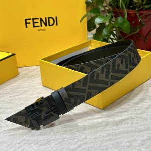 Fendi 芬迪 专柜同款 宽4.0Cm 双环正反用腰带 Ff按钉搭扣 黑色Cuoio Romano皮革材质 反面面料带有烟草黄和黑色Ff图案 黑色珐琅金属饰面