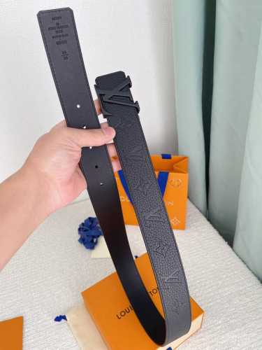 特 Lv.路易威登 高版本 40Mm宽度 正品一体铸造五金钢扣，原厂皮料 双面原厂定制牛皮面料；性价比高.全套包装.