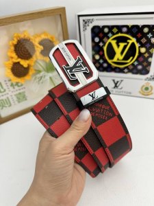 品名：Lv..路易..威登原单 材质：原单牛皮腰带 百分百头层牛皮腰带保证真皮，24K纯钢扣，专柜原单品质、做工精细，时尚大牌，送人自用首选 包装： 请认准如图