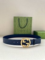Gucci 宽度3.8Cm 这款宽版腰带饰有双g细节，交织字母图案配件令其更添魅力。这款配饰现已成为gucci的高辨识度单品，一面采用gg Supreme帆布，