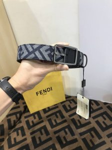 配送专柜包装 打孔针 特批新款 Fd 宽35Mm 牛仔老花斜纹F标志造型皮带，支持Nfc 字母针扣 搭配标志性，进口小牛皮制成，手感柔软，镀金表面金属制品，原版