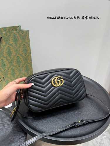 带盒子 尺寸26.17 酷奇Gucci Marmont 相机包 软乎乎的Gg Marmont新款包包 膨膨的包型好像小泡芙一样太可爱啦！ 好想一直Rua它 柔软
