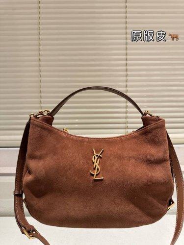 小羊皮 Ysl 手提包 慵懒随性又好背 上身满满的惊喜 高级慵懒又随性 彻底心动的一只 Size：30 20Cm