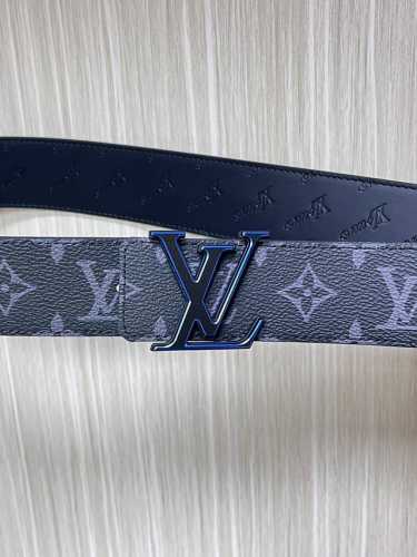 特 4.0当季新款 一面进口小牛皮 一面进口帆布印花 可双面用 搭配精品扣头 实物实拍