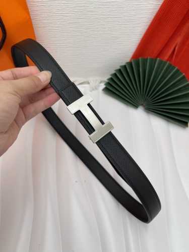 品牌 爱马仕 描述 采用高级真皮精制而成，触感厚实，饰以商标带扣。腰带为意大利尺寸，请在购买前参阅腰带尺寸指南. 铜扣金属配件黑色皮革，采用环保工艺制作而成商标