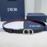 Christian Dior 迪奥 DDD 30 Montaigne 双面腰带 DDD 采用手掌纹搭配平纹双面头层牛皮精品纯铜扣头打造 柔软细腻，裙装大衣必备、