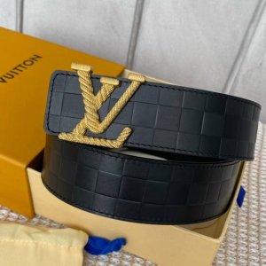 驢家新品 寬度40Mm 原單新品 專櫃在售男士腰帶 全新工藝壓格子文襯托小牛皮底 搭配經典鍍鈀字母扣 雙面可用 多色選