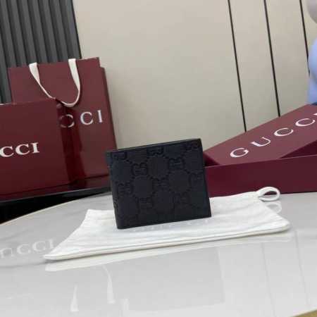 顶配版 新品 系列名称“Gucci Imprint”尽释Gg字母交织图案的恒久优雅魅力，该图案以富有触感的细节装点日常风格单品。这款双折钱包以印花压纹Gg粒面牛 - 点击图像关闭