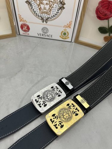 品名：Versace.范思哲 材质：原单牛皮腰带 百分百头层牛皮腰带保证真皮，24K纯钢扣，专柜原单品质、做工精细，时尚大牌，送人自用首选 包装： 请认准如图专