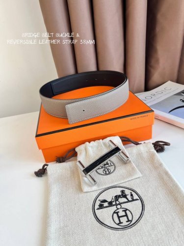 Brigde Belt Buckle & Reversible Leather Strap 28Mm 采用epsom原版皮 双面可用 搭配精品纯钢五金