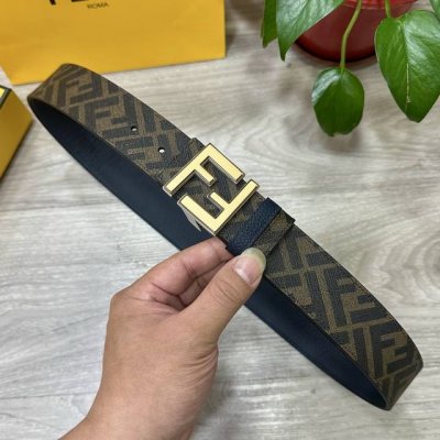 Fendi芬迪专柜同款 宽4.0Cm 双环正反用腰带 Ff按钉搭扣 深蓝色Cuoio Romano皮革材质 反面面料带有烟草黄和黑色Ff图案 四方金属饰面 时尚