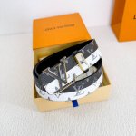 品名： Lv..路易..威登腰带皮带原单 型号：挂扣，经典纯钢材质挂扣，头层牛皮，图片实物拍摄 材料：头层牛皮，挂扣系列，纯钢材质扣头，钯镀电镀工艺永不掉色。原