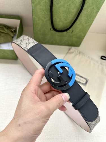 宽度4.0Cm Gucci 这款腰带在品牌系列中惊艳亮相，采用以经典颜色 乌木色组合呈现的品牌双G字母交织图案，与选用头层牛皮材质相得益彰。双色五金效果，突显时