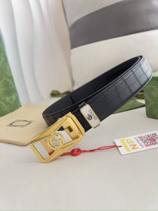 品名：古奇.Gu...Cci 腰带自动带 皮带 型号：自动扣，纯钢材质自动扣，自动带身，尾部外穿款 材料：百分百头层牛皮，保证真皮。24K纯钢扣专柜同等质量，