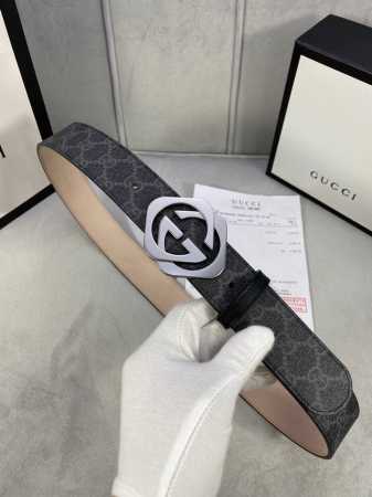 Gucci宽度4.0Cm 一侧为gg Supreme高级人造帆布，反面一侧为单色头层磨砂底、配以interlocking 菱形双层带扣。 - 点击图像关闭