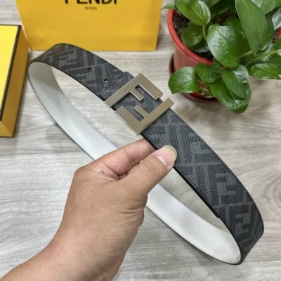 Fendi 芬迪 专柜同款 宽4.0Cm 双环正反用腰带 Ff按钉搭扣 白色Cuoio Romano皮革材质 反面面料带有烟草黄和黑色Ff图案 四方金属饰面 时