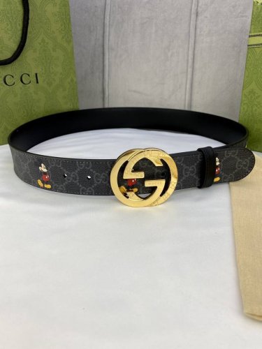 宽度4.0Cm Gucci 双面腰带，一侧为gg Supreme帆布融入米奇图案 ，反面一侧为原版皮底 配以互扣式双g原单钢扣采用真空电镀 厚度6.0Mm Dd