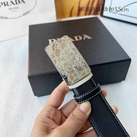 特 品牌： Prada 新款进口小牛皮，手感细腻柔软。搭配纯钢自动精品钢扣，宽度：3.5Cm - 点击图像关闭