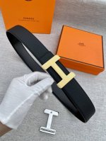 特 优雅而时尚，这款皮带扣重新演绎爱马仕标志性的首字母，适合休闲或正式的服装造型。法国制造。 & Epsom小牛皮双面皮腰带。法国制造 宽度:3.8