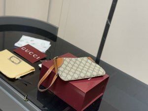 配折叠盒 尺寸 :22.12Cm 古奇迷你麻将包 你们心心念念的迷你号终于安排上了 尺寸巨可爱而且搭配了 搜索Gg 新款小废包