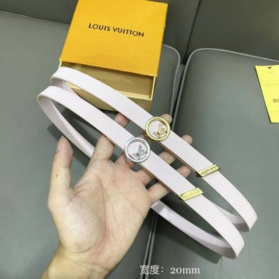 特P180 寬20Mm 女士經典頂級休閒腰帶 寬度20毫米這款永恆優雅飾有壓紋的造型設計：搭配閃亮精緻帶扣。更加襯托出該設計的雅致之感 搭配任何裝扮皆宜！
