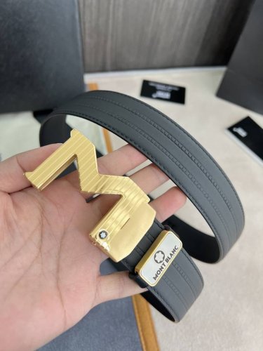 品名：万宝龙.Montblanc 腰带 自动皮带 型号：自动带，新款纯钢材质自动扣，双面头层牛皮实物拍摄， 材料：百分百头层牛皮，保证真皮。专柜同等质量，双面头