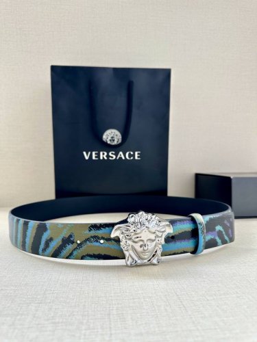 宽度3.8Cm Versace 皮带，配有立体La Medusa双面搭扣，一面饰有Barroco印花。 La Medusa搭扣 腰带环 底面料：100%牛皮