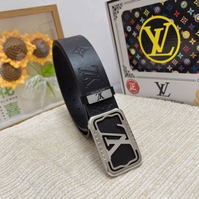 品名：Lv..路易..威登原单 材质：原单牛皮腰带 百分百头层牛皮腰带保证真皮，24K纯钢扣，专柜原单品质、做工精细，时尚大牌，送人自用首选 包装： 请认准如图