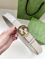 特 宽度4.0 Cm Gg Marmont系列每一季都会推陈出新，为灵感源于70年代的标志性原版gg6.0Cm钢扣配件注入现代精髓。这款头层牛皮腰带 给你带来更