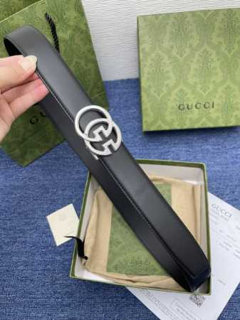 品牌 古驰 Gucci 描述 采用高级gucci Signature真皮精制而成，触感厚实，饰以双g商标带扣。腰带为意大利尺寸，请在购买前参阅腰带尺寸指南. 原 - 点击图像关闭